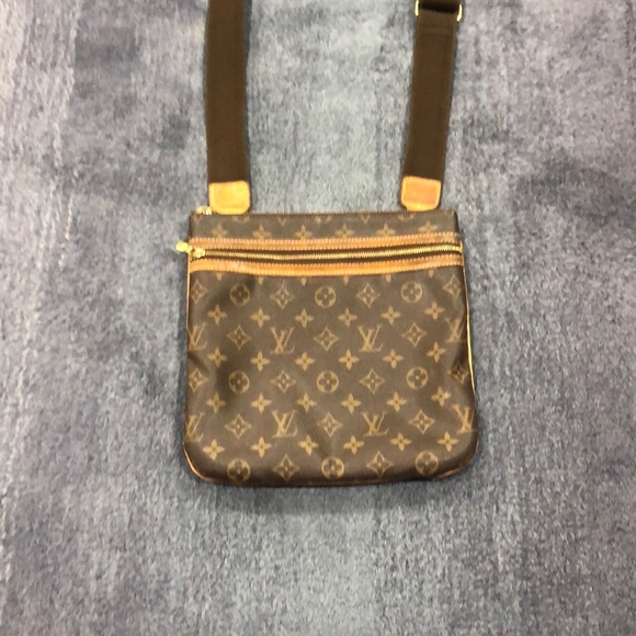 Louis Vuitton Handbags - Louis Vuitton crossbody bag